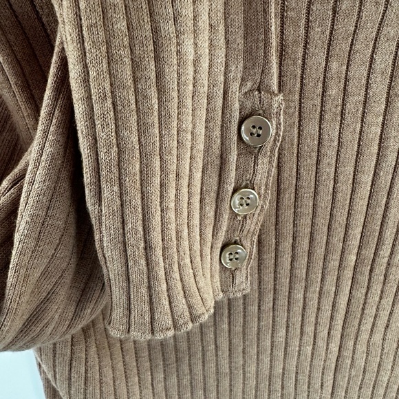 J. McLaughlin Women’s Cozy Tan Ribbed Turtleneck Sweater Size Medium - Picture 4 of 6